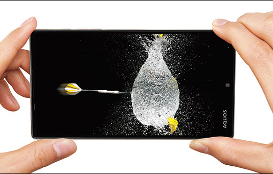 Video slow motion a 2100 fps con i nuovi smartphone Sharp
